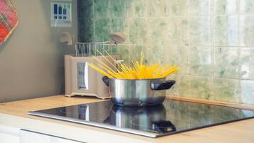 Apartment, 2 Bedrooms, Sea View | Private kitchen