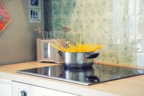 Private kitchen - Le Orchidee Apartments by Wonderful Italy (Sanremo)