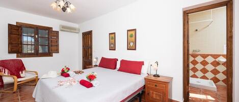 3 bedrooms, WiFi, bed sheets