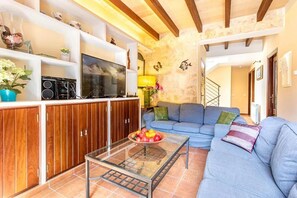 TV - Villa Gabriela - Three Bedroom Villa, Sleeps 6 (Mal Pas-Bon Aire)