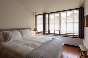 Vila família, sacada, vista para o pátio | Ferros/tábuas de passar roupa, Wi-Fi de cortesia