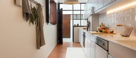 Familie villa, balkon, uitzicht op de binnenplaats | Privékeuken