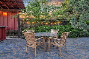 Outdoor dining - Cute and Cozy Abode with Pool and Hot Tub Access (New Orleans)