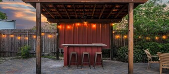 Cute and Cozy One Bedroom in Hotel with Shared Pool and Hot tub