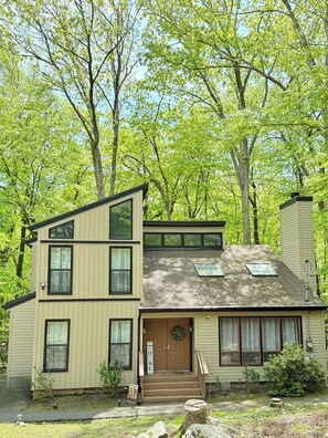 Exterior - Peaceful Poconos Vacation Home:Hot Tub,Games,Pet Friendly, Near Outlets & Skiing (East Stroudsburg)