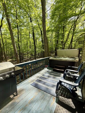 Outdoor spa tub - Peaceful Poconos Vacation Home:Hot Tub,Games,Pet Friendly, Near Outlets & Skiing (East Stroudsburg)