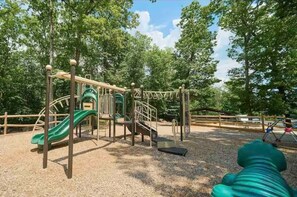 Children’s area - Peaceful Poconos Vacation Home:Hot Tub,Games,Pet Friendly, Near Outlets & Skiing (East Stroudsburg)