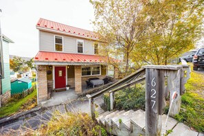 Exterior - DV-627 Walk to Breweries! Pets OK! (Davis)