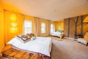 3 bedrooms, WiFi, bed sheets - DV-627 Walk to Breweries! Pets OK! Skiing Nearby! (Davis)