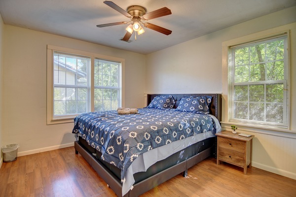 2 bedrooms, iron/ironing board, free WiFi, bed sheets
