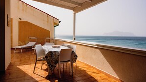 A terrace with a table and chairs, overlooking the sea with distant landforms. - VILLA HEMINGWAY - ALESSIA'S HOUSE BREATHTAKING SEA VIEW (Ficarazzi)
