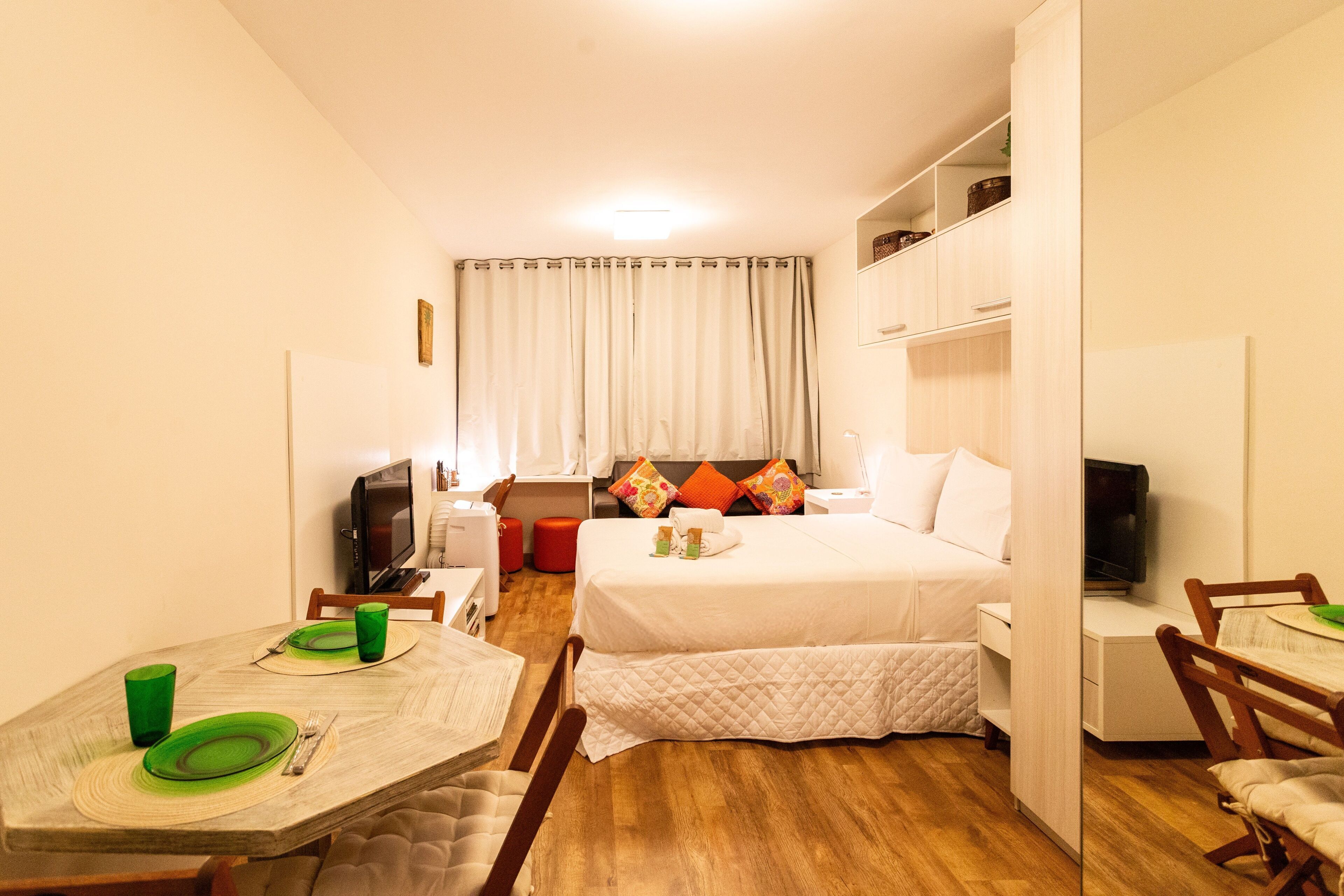 Estúdio | Cortinas blackout, ferros/tábuas de passar roupa, Wi-Fi de cortesia