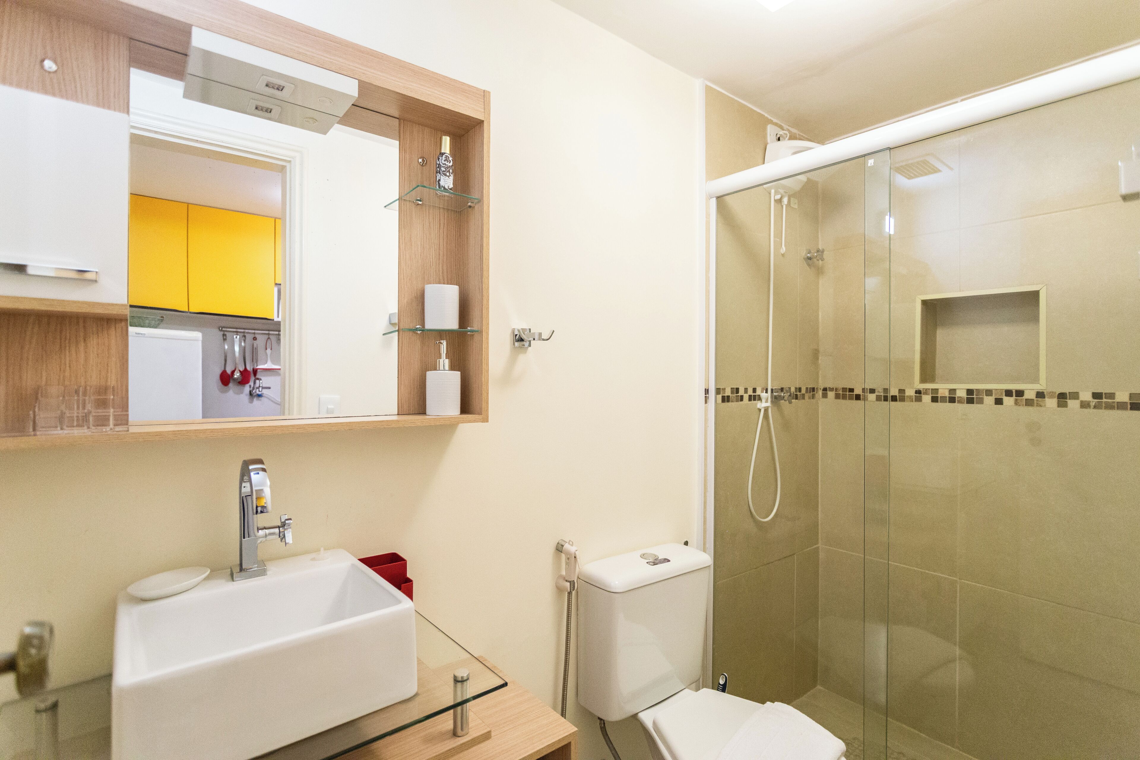 Estudio | Baño | Ducha y toallas