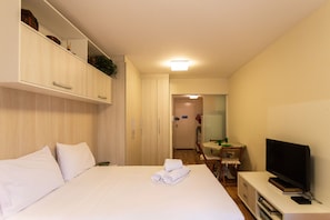 Studio | Blackout drapes, iron/ironing board, free WiFi - Diego Rivera 810 (São Paulo)