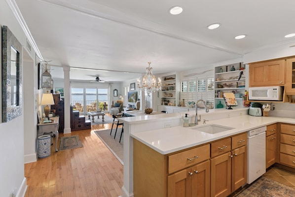 Fridge, microwave, oven, stovetop - Ocean Front Escape sleeps 4 (St Simons Island)