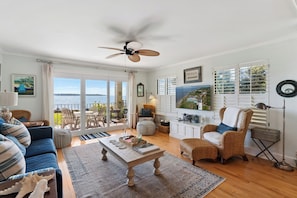 TV - Ocean Front Escape sleeps 4 (St Simons Island)