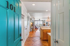 Interior - Ocean Front Escape sleeps 4 (St Simons Island)
