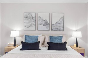 Tabla de planchar con plancha, wifi y ropa de cama 