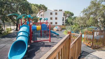 Children’s play area – outdoor