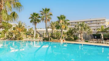 Piscine couverte, 3 piscines extérieures