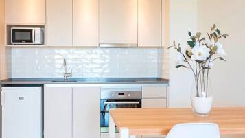 Apartment, 1 Bedroom, Partial Sea View | Private kitchen