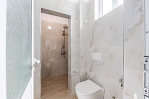 Bathroom - Apartment With AC and Balcony Golem (Golem)