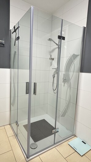 Shower, hair dryer, towels, toilet paper - Full City Apartment at Spittel (square) pedestrian zone Ideal for couples (Bitburg)