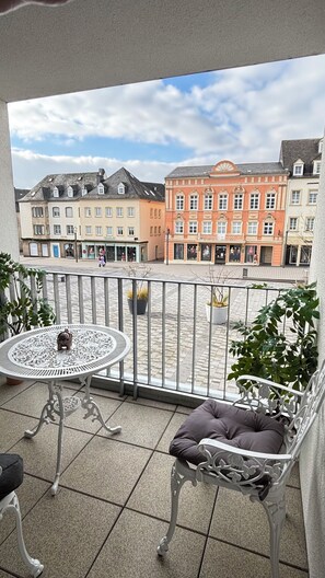 Property grounds - Full City Apartment at Spittel (square) pedestrian zone Ideal for couples (Bitburg)
