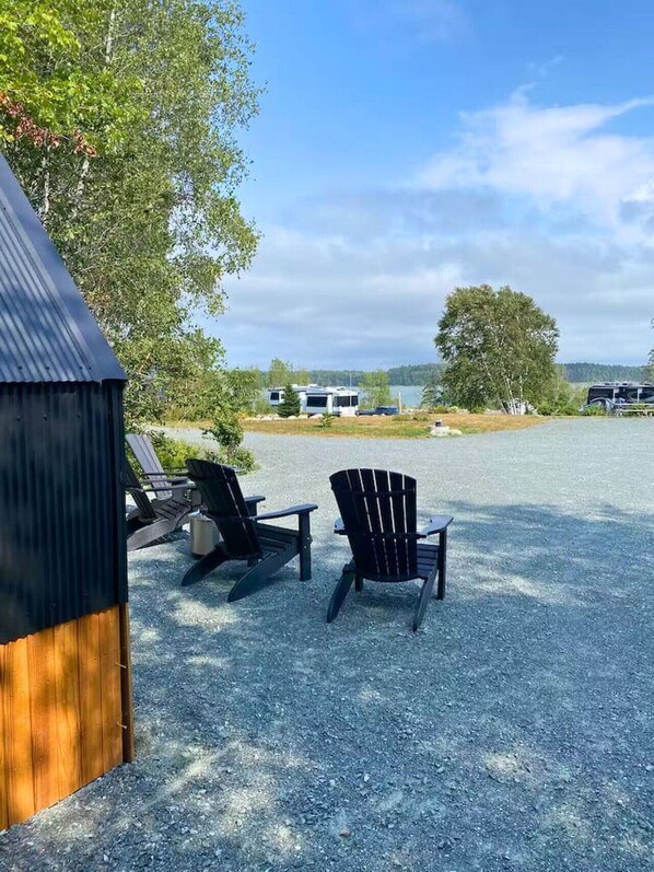 المنطقة المحيطة بالمنشأة