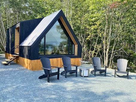 施設の敷地. Bay View A-Frame | Firepit, Bath Tub, Near Acadia