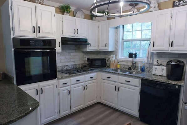 Refrigerador, microondas, horno, placa de cocina