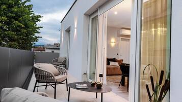 Cube - Deluxe Family Suite (First Floor) | Terrasse/Patio