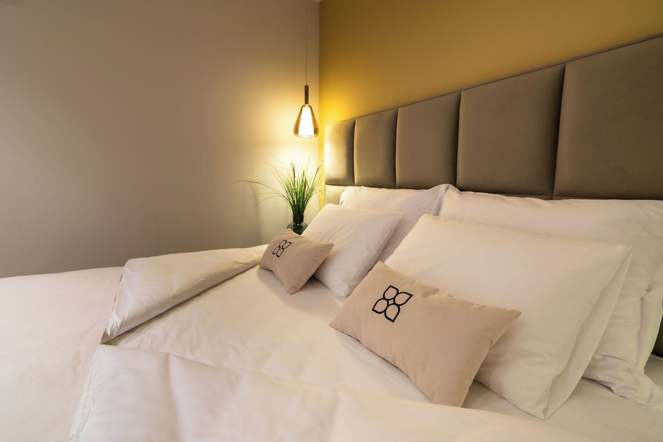 Deluxe Suite, Kitchen | Premium bedding, in-room safe, individually decorated