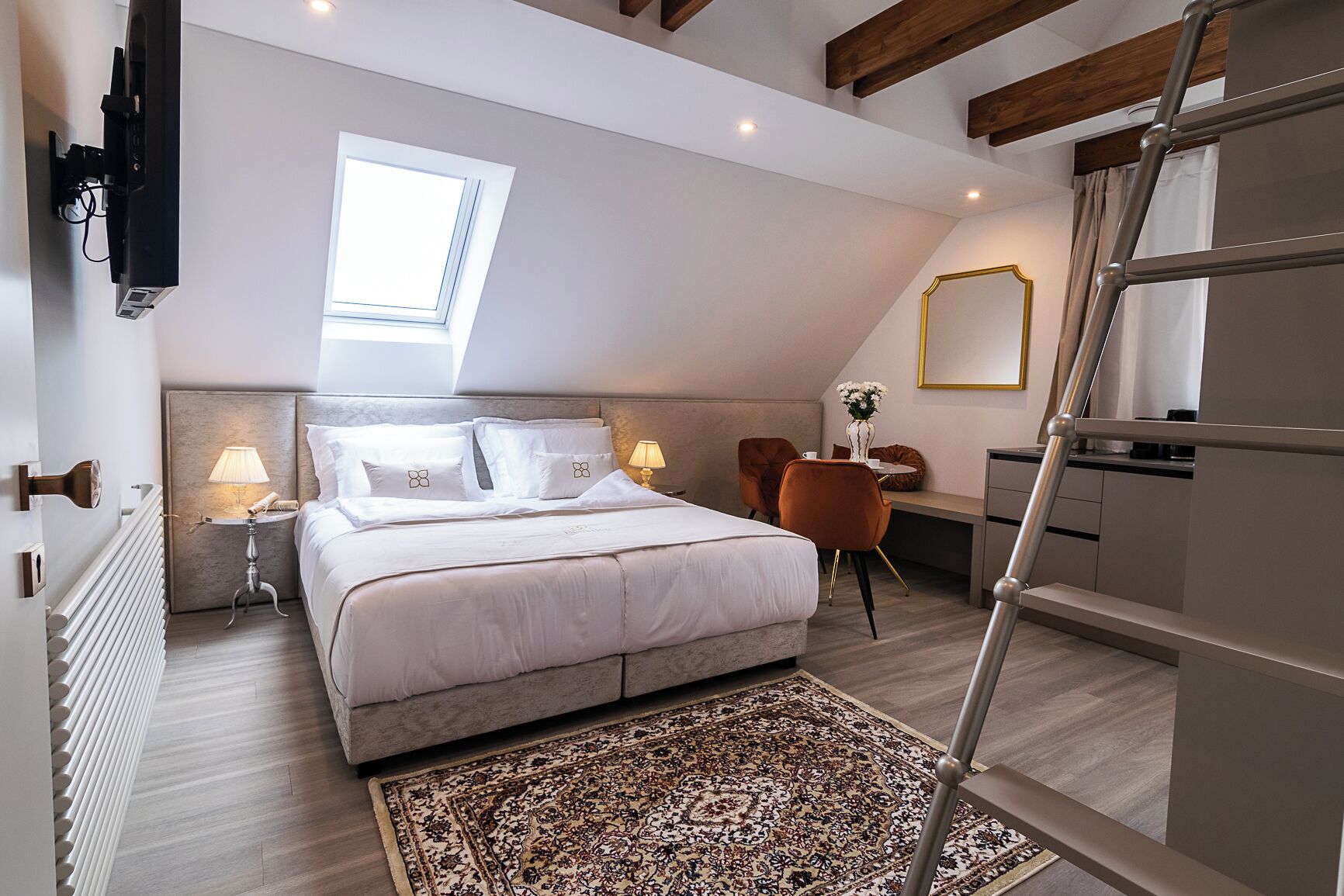 Villa - Gallery Apartment (Attic)