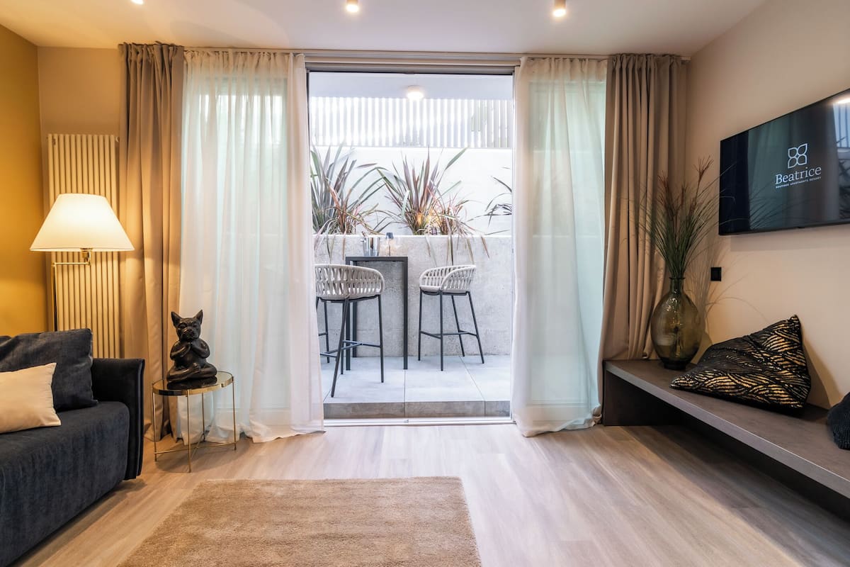 Deluxe Suite, Kitchen | Living area | 38-inch LED TV with cable channels