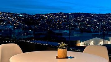 Apartamento | Restaurante al aire libre