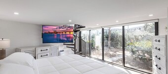 Recently Updated - 2 Bed 2 Bath Must See Waterfront Retreat