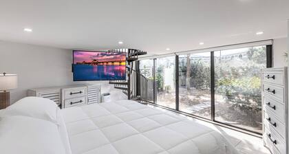 Recently Updated - 2 Bed 2 Bath Must See Waterfront Retreat