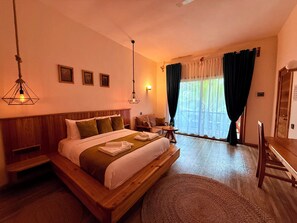 In-room safe, desk, laptop workspace, soundproofing - Oasis Nungwi (Nungwi)