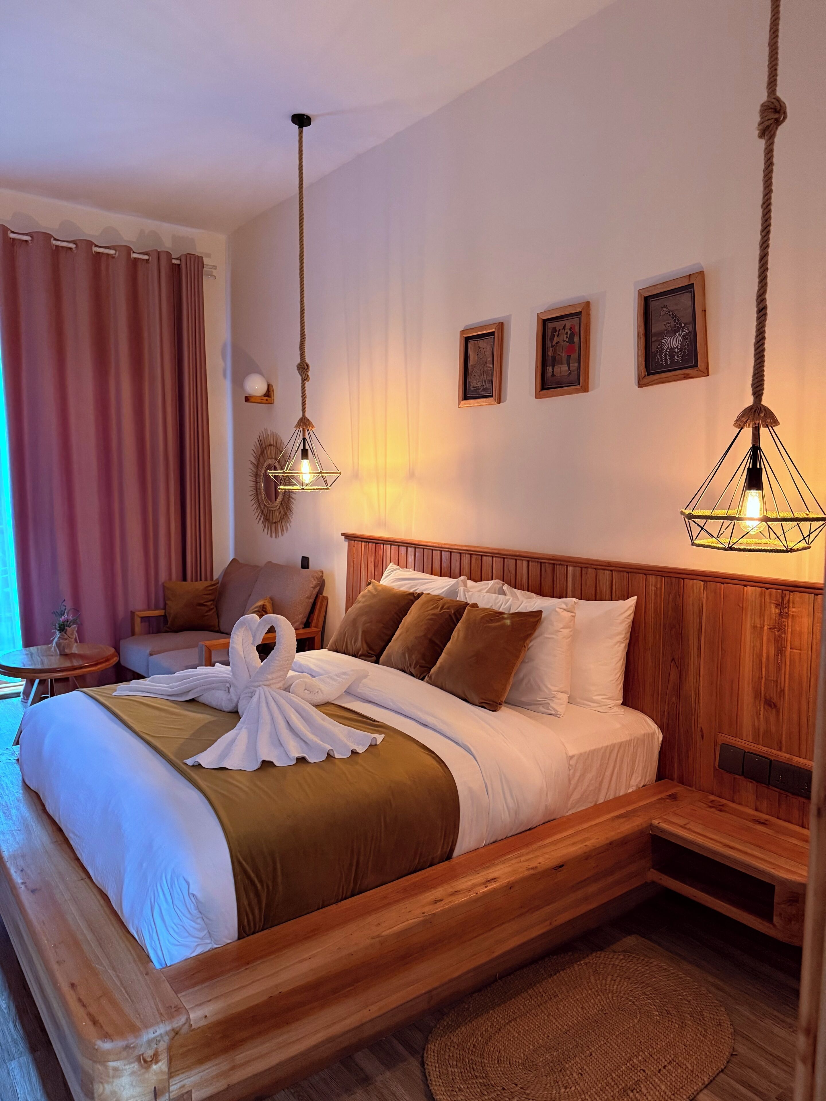 Superior King Room | In-room safe, desk, laptop workspace, soundproofing