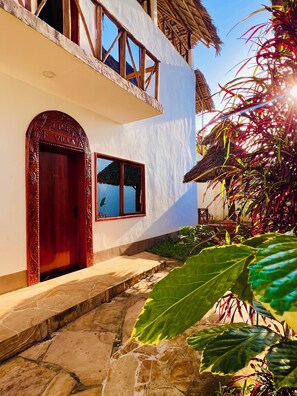 Deluxe Family Suite | In-room safe, desk, laptop workspace, soundproofing - Oasis Nungwi (Nungwi)