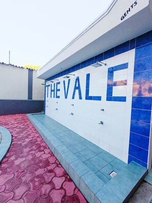 المنطقة المحيطة بالمنشأة