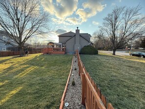 المنطقة المحيطة بالمنشأة