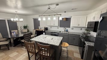 Mikrowelle, Ofen, Herdplatte, Geschirrspüler