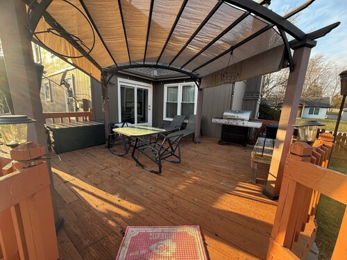 Spacious 4-bedroom house in charming Olathe