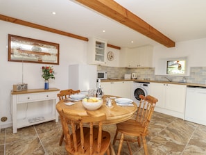 Dishwasher, cookware/dishes/utensils - Swallow Cottage (South Brent)