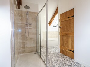 Shower - Swallow Cottage (South Brent)