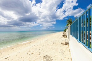 Utsikt mot strand/hav