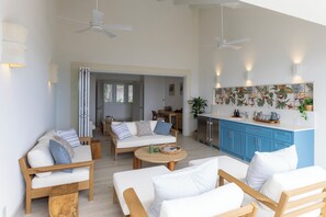 Terrace/patio - Kaiso Beachfront Villa (Prospect)