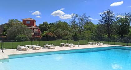 Logement dans Bastide historique avec piscine
